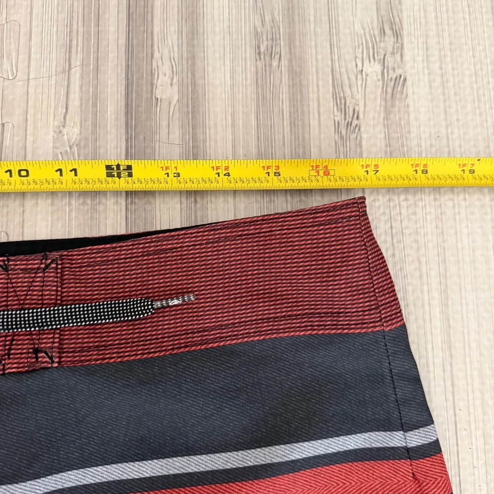 Ocean Current Board Shorts Mens 34 Red Black Striped Stretch Cargo Pocket Surf
